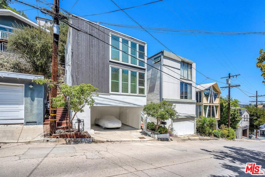 8441 Ridpath Drive