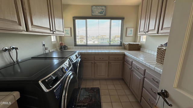 5114 Marlin Way, Oxnard CA: https://media.crmls.org/mediaz/663db696-4fe2-4ad8-aee6-d52c6fcbf351.jpg