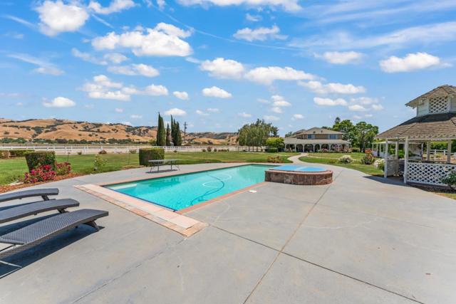 3465 Susie Lane, Gilroy CA: https://media.crmls.org/mediaz/663e0ca1-5f82-4fc0-a8b0-186350f7ac57.jpg