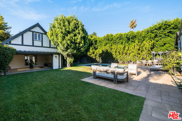 10445 Valley Spring Lane, Toluca Lake CA: https://media.crmls.org/mediaz/663f44a9-e935-4b91-a774-45a48f6ab000.jpg