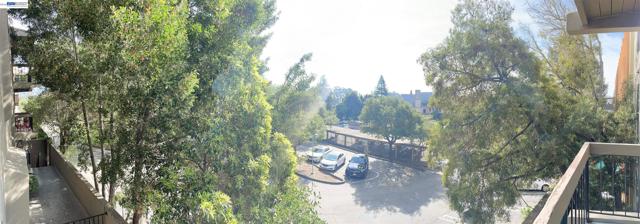 5335 Broadway Terrace, Oakland CA: https://media.crmls.org/mediaz/663f542a-6121-4f79-b495-4d919ce6f83a.jpg