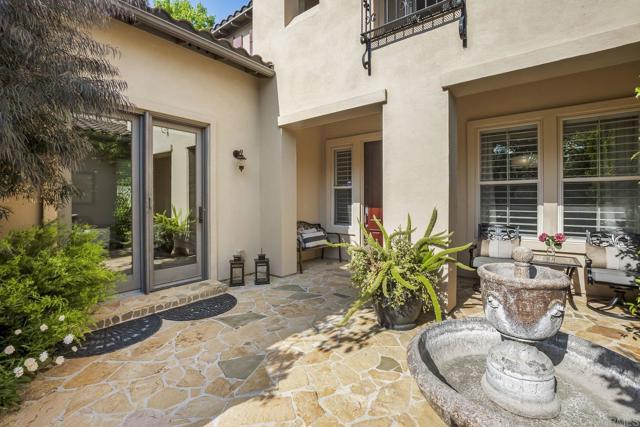 Detail Gallery Image 5 of 68 For 14773 via Bettona, San Diego,  CA 92127 - 4 Beds | 4/1 Baths