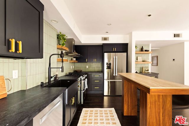 8513 Cashio Street, Los Angeles CA: https://media.crmls.org/mediaz/6640251e-a695-4d63-be18-5e0d856c8828.jpg