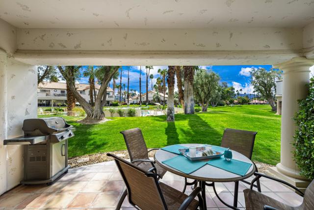131 Desert Falls Circle, Palm Desert CA: https://media.crmls.org/mediaz/66403425-3100-45d1-bed9-9ba3bfd1eaa5.jpg