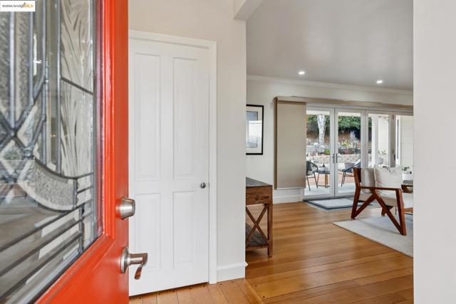 1034 Navellier St, El Cerrito CA: https://media.crmls.org/mediaz/66406810-86cd-44a2-9bd8-8c1c95c92e66.jpg