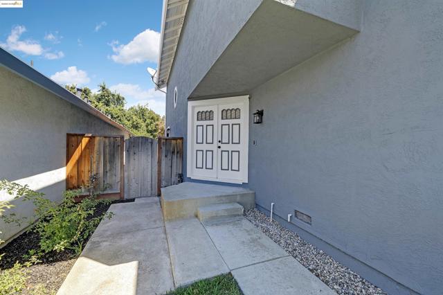 2863 El Capitan Dr, Pleasanton CA: https://media.crmls.org/mediaz/66406f86-47a9-42cc-9aca-7cae9e4f1f98.jpg