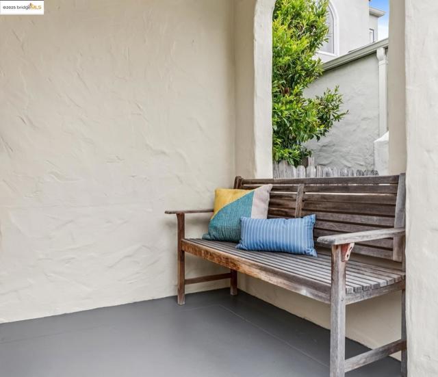 714 Evelyn Ave, Albany CA: https://media.crmls.org/mediaz/6640cdb6-4d3d-4f8c-a855-aad3cfed30c0.jpg