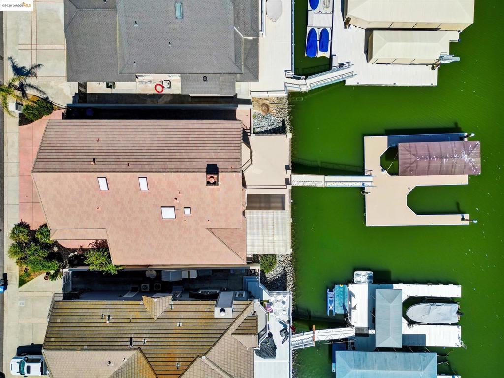 https://media.crmls.org/mediaz/66417d7a-21b7-413b-a006-7bf7e77834e0.jpg?preset=X-Large
