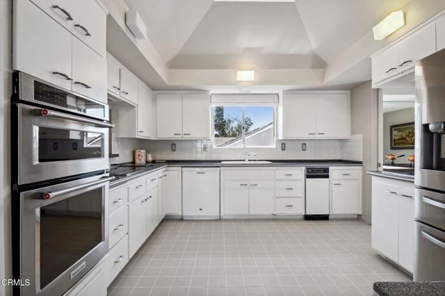 262 Crestwood Avenue, Ventura CA: https://media.crmls.org/mediaz/6641acd0-3022-4c0f-ac76-8a5d642b9e67.jpg