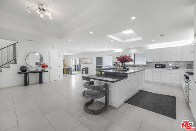 18202 Rancho Street, Tarzana CA: https://media.crmls.org/mediaz/6641bf76-12a5-4ad5-9b50-78ed5e7e750f.jpg