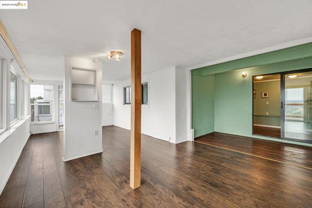 6933 Simson Street, Oakland CA: https://media.crmls.org/mediaz/6641c83e-acfd-4fe0-b1e0-37c136b90cf7.jpg