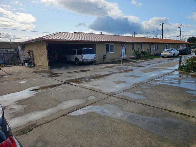1183 Oak Avenue, Greenfield CA: https://media.crmls.org/mediaz/6642336f-df2c-49df-ac32-76d18a0083ad.jpg