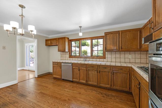10 Banff Way, Pacifica CA: https://media.crmls.org/mediaz/6642bfd4-4bdd-4969-83bd-4f5be3f58dc9.jpg