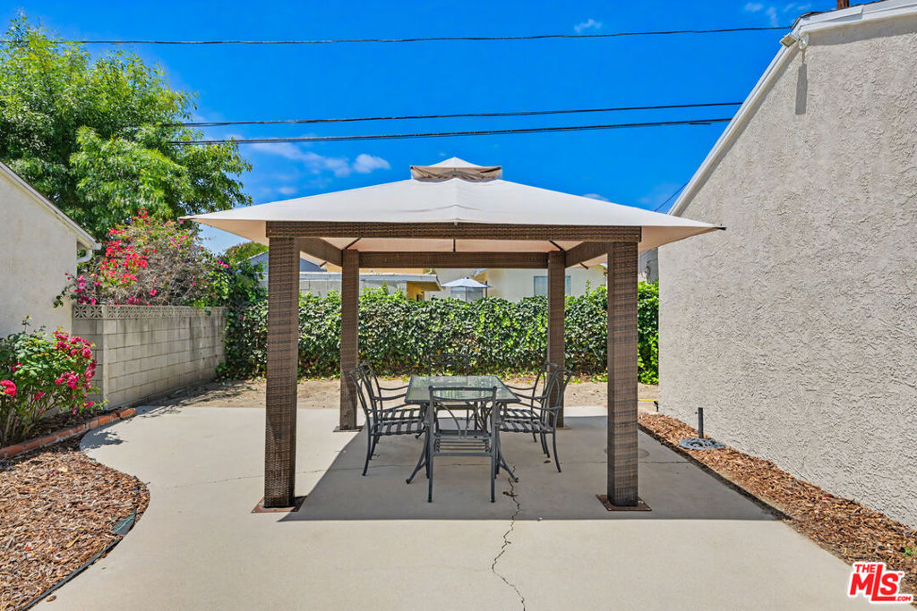 https://media.crmls.org/mediaz/66431ef2-38bd-4a06-9971-3b7342c0f89f.jpg?preset=X-Large