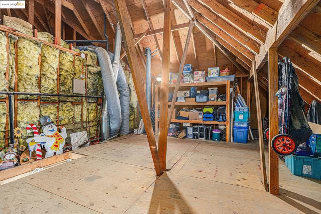 15 Madeira Ct, Oakley CA: https://media.crmls.org/mediaz/6643768c-ded3-4049-bbc4-b0f6b5a1eb9f.jpg