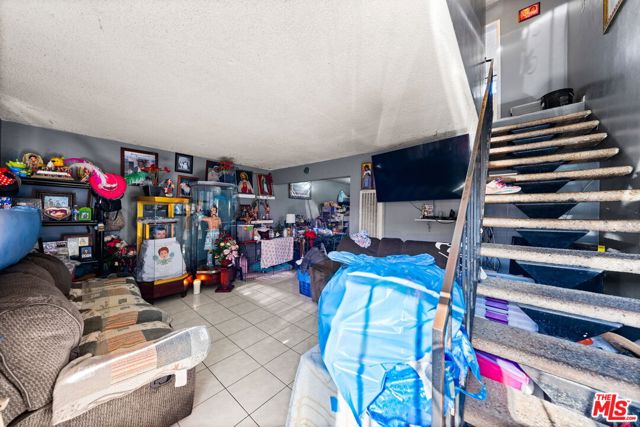 1114 S Kern Avenue, Los Angeles CA: https://media.crmls.org/mediaz/66437dea-1e80-46f2-b36c-2dd5c3853a2e.jpg
