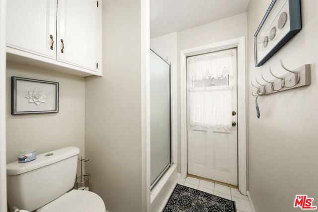 7200 Clifftop Way, Bakersfield CA: https://media.crmls.org/mediaz/66438bff-6461-4fd2-baad-115945056000.jpg