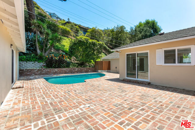 1876 Roscomare Road, Los Angeles CA: https://media.crmls.org/mediaz/6643a7d8-e83b-45a5-a428-1e5dc28bebab.jpg