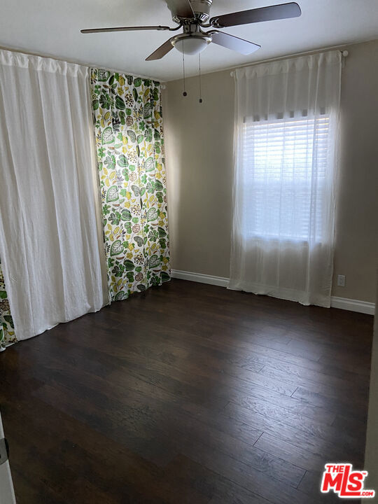 907 E 81st Street, Los Angeles CA: https://media.crmls.org/mediaz/6643d6c8-9cb4-46d4-99c7-b84d98680f0e.jpg