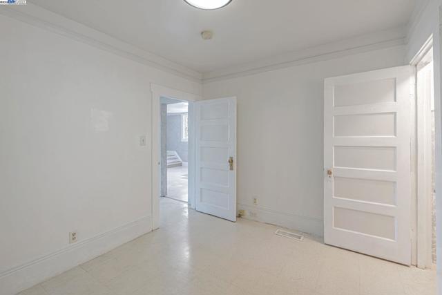 Image 43 of 57 For 473 Newton Ave