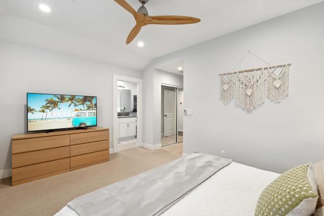 6951 Quiet Cove Dr, Carlsbad CA: https://media.crmls.org/mediaz/66445b34-7ce2-4a4f-be11-dde818a89567.jpg