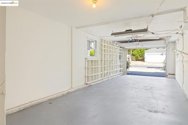 1009 Richmond st, El Cerrito CA: https://media.crmls.org/mediaz/66445fcc-74cf-45bb-989f-4546b4fcbc29.jpg