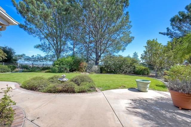 5141 Palmera Dr, Oceanside CA: https://media.crmls.org/mediaz/664468d3-2c5c-4e64-b396-df9c16df6e39.jpg