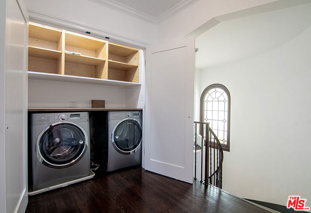338 S Highland Avenue, Los Angeles CA: https://media.crmls.org/mediaz/6644f015-e130-41f4-bd5b-5ca2c3593ba8.jpg