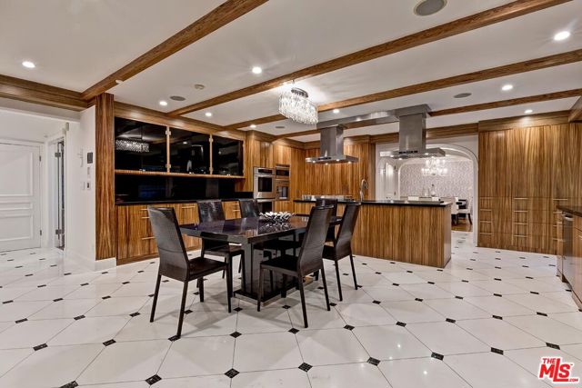 725 N Faring Road, Los Angeles CA: https://media.crmls.org/mediaz/6644f74f-68e7-425c-8da6-be21428fbe64.jpg