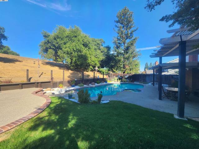 1127 Mataro Ct, Pleasanton CA: https://media.crmls.org/mediaz/66450627-5a02-483f-815f-46f2a82098fe.jpg