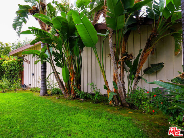 12800 Oxnard Street photo 3