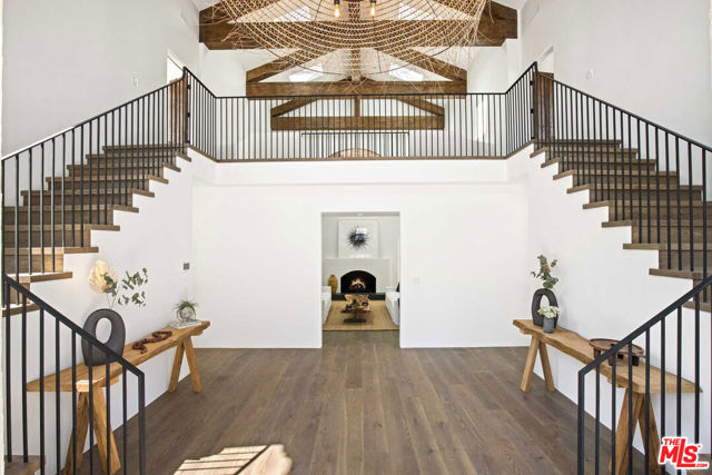27405 Pacific Coast Highway, Malibu CA: https://media.crmls.org/mediaz/66455d5e-2a6e-4d26-bb10-d39405e8a383.jpg