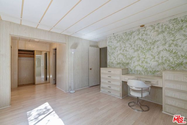 23777 Mulholland Highway, Calabasas CA: https://media.crmls.org/mediaz/664595dc-d8cb-48db-9c3e-15aabf0e480f.jpg