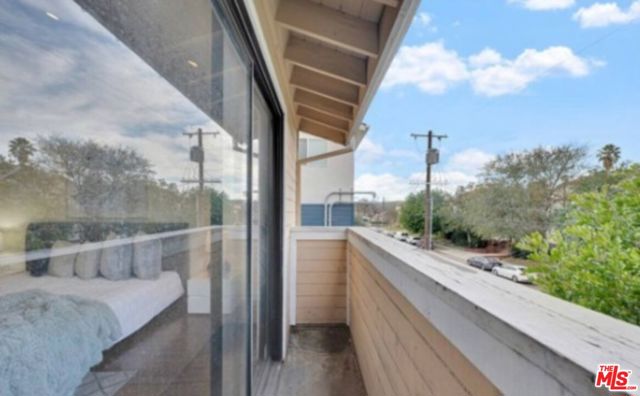 5340 Wilkinson Avenue, Valley Village CA: https://media.crmls.org/mediaz/6646a83f-0042-4a4d-9eaf-410677701e95.jpg