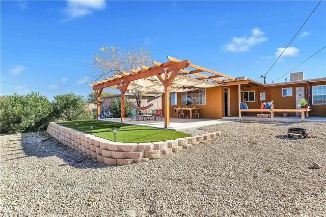 61650 El Reposo Street Street, Joshua Tree CA: https://media.crmls.org/mediaz/66487f5c-aff5-4dbe-ba97-fd6cdd7fc0bd.jpg