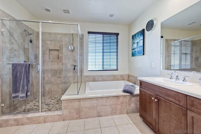 5324 Bella Vista St, Santee CA: https://media.crmls.org/mediaz/6648bb76-6680-48ed-8a30-fa441be9f07a.jpg