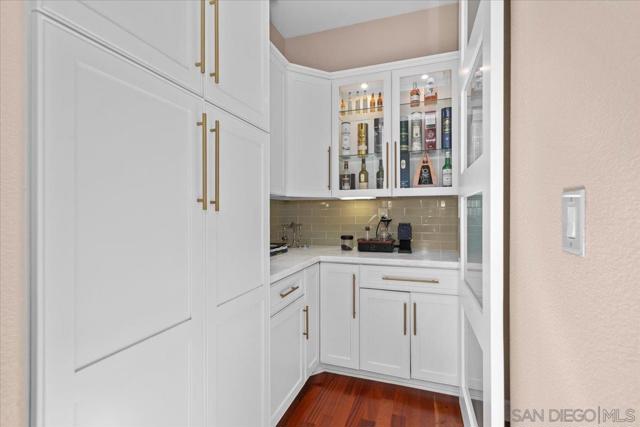 515 Verbena Ct, Encinitas CA: https://media.crmls.org/mediaz/6648e3ed-08c6-4fe1-b0d7-bf3846707366.jpg