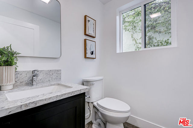 1291 Sycamore, Los Angeles CA: https://media.crmls.org/mediaz/6649379f-ee08-46ee-b989-e93bd555aeb4.jpg