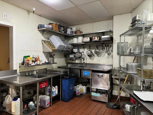 1688 1688 Decoto Road, Union City CA: https://media.crmls.org/mediaz/664a62d5-de48-459e-86db-495000d0c267.jpg