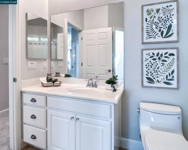 136 Sugarloaf Ct, Alamo CA: https://media.crmls.org/mediaz/664a76ce-b800-4ba7-b239-1ec0a53fce4a.jpg