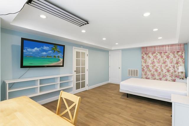 52 Eastwood Drive, San Francisco CA: https://media.crmls.org/mediaz/664abef0-aade-4e18-a957-0ce053ce4afc.jpg
