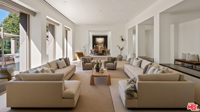 1016 N Hillcrest Road, Beverly Hills CA: https://media.crmls.org/mediaz/664b4303-cfc1-4ec6-9fbd-dd483e3b4ce4.jpg