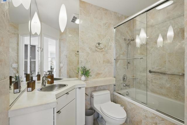 3 Commodore Dr, Emeryville CA: https://media.crmls.org/mediaz/664d9296-f761-44f7-8d03-ccbec833dc36.jpg