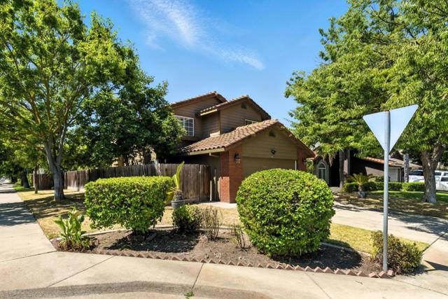 2200 Den Helder Drive, Modesto CA: https://media.crmls.org/mediaz/664eb34d-ab9c-4639-94a6-042c430728e0.jpg