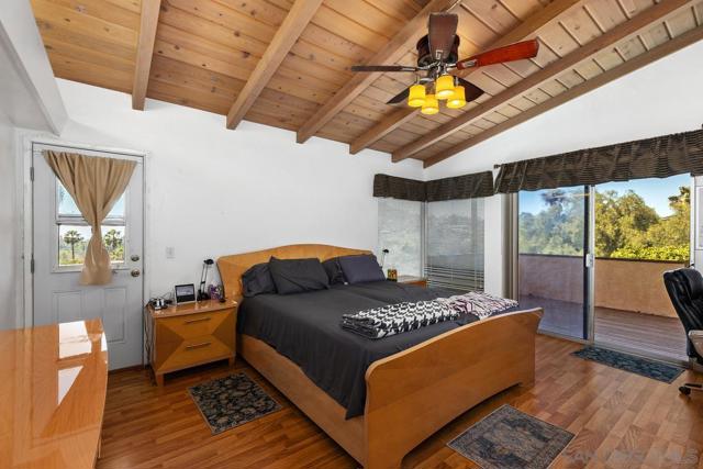 4816 Redondo Dr, La Mesa CA: https://media.crmls.org/mediaz/664ecde6-12c5-4182-8924-e80e4c77af11.jpg