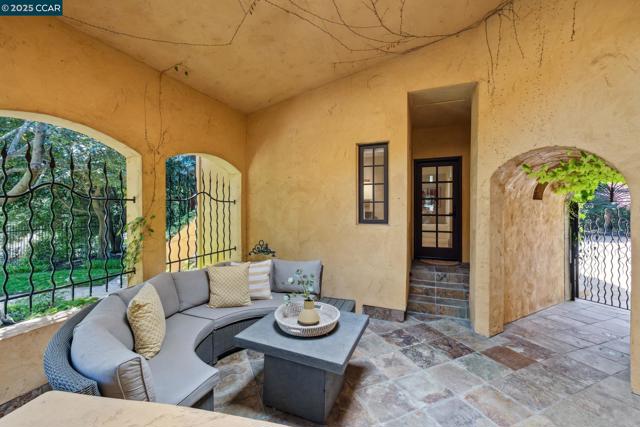 3711 Northgate Woods Court, Walnut Creek CA: https://media.crmls.org/mediaz/664fadca-8f0b-49de-a25c-c68678f44699.jpg