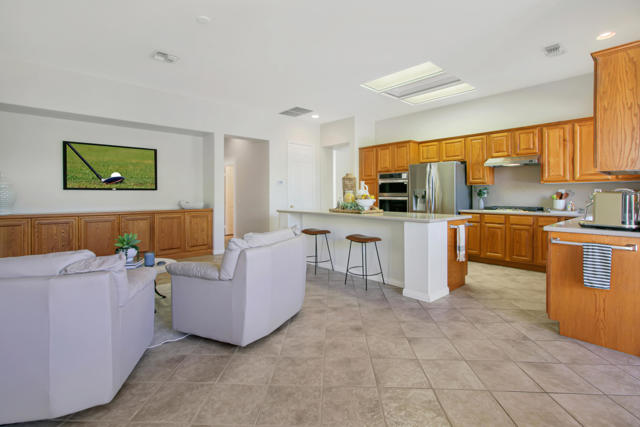 35925 Rosemont Drive, Palm Desert CA: https://media.crmls.org/mediaz/66500b1a-ff84-4dff-95fe-cc1023cbfe6b.jpg