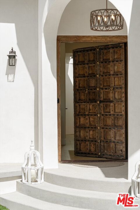 100 S La Jolla Avenue, Los Angeles CA: https://media.crmls.org/mediaz/665057b0-407c-4ec5-8c4c-9be454fc1e81.jpg