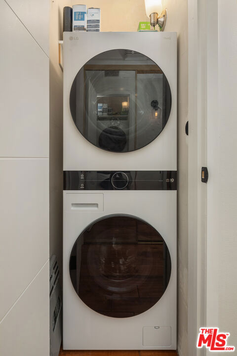 1221 N Kings Road, West Hollywood CA: https://media.crmls.org/mediaz/66505d0b-d7ef-48e1-976c-db3254ec2d02.jpg