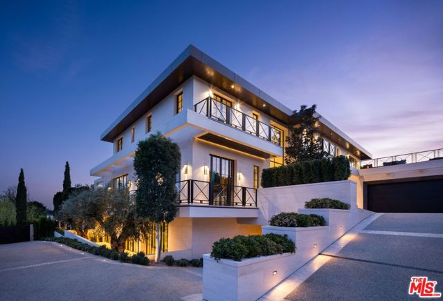 721 N Bonhill Road, Los Angeles CA: https://media.crmls.org/mediaz/6650a097-ca36-4232-897e-b23de3038fb0.jpg